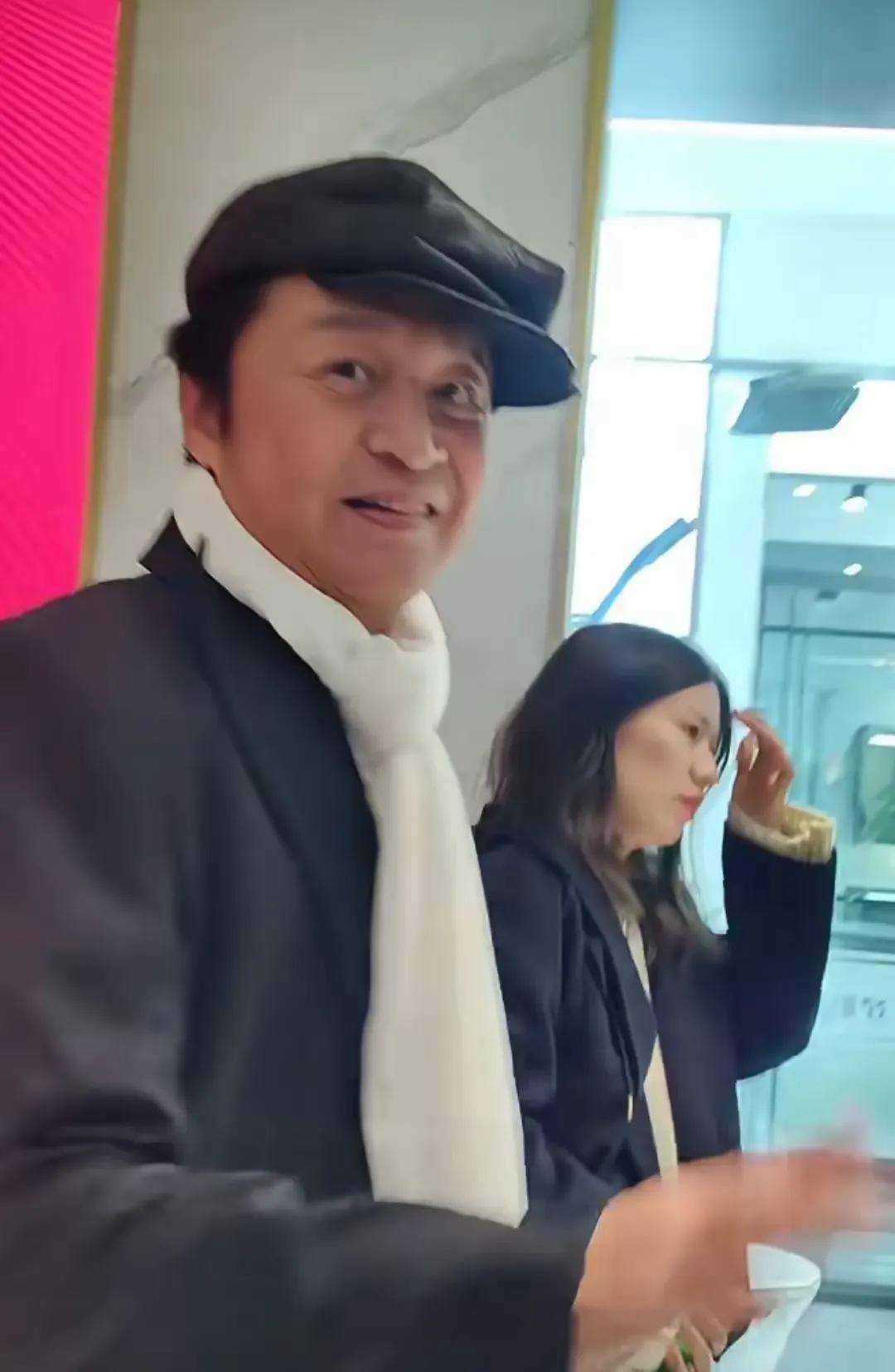 咆哮帝马景涛近照曝光,63岁又胖又老,眼袋松弛差点认不出