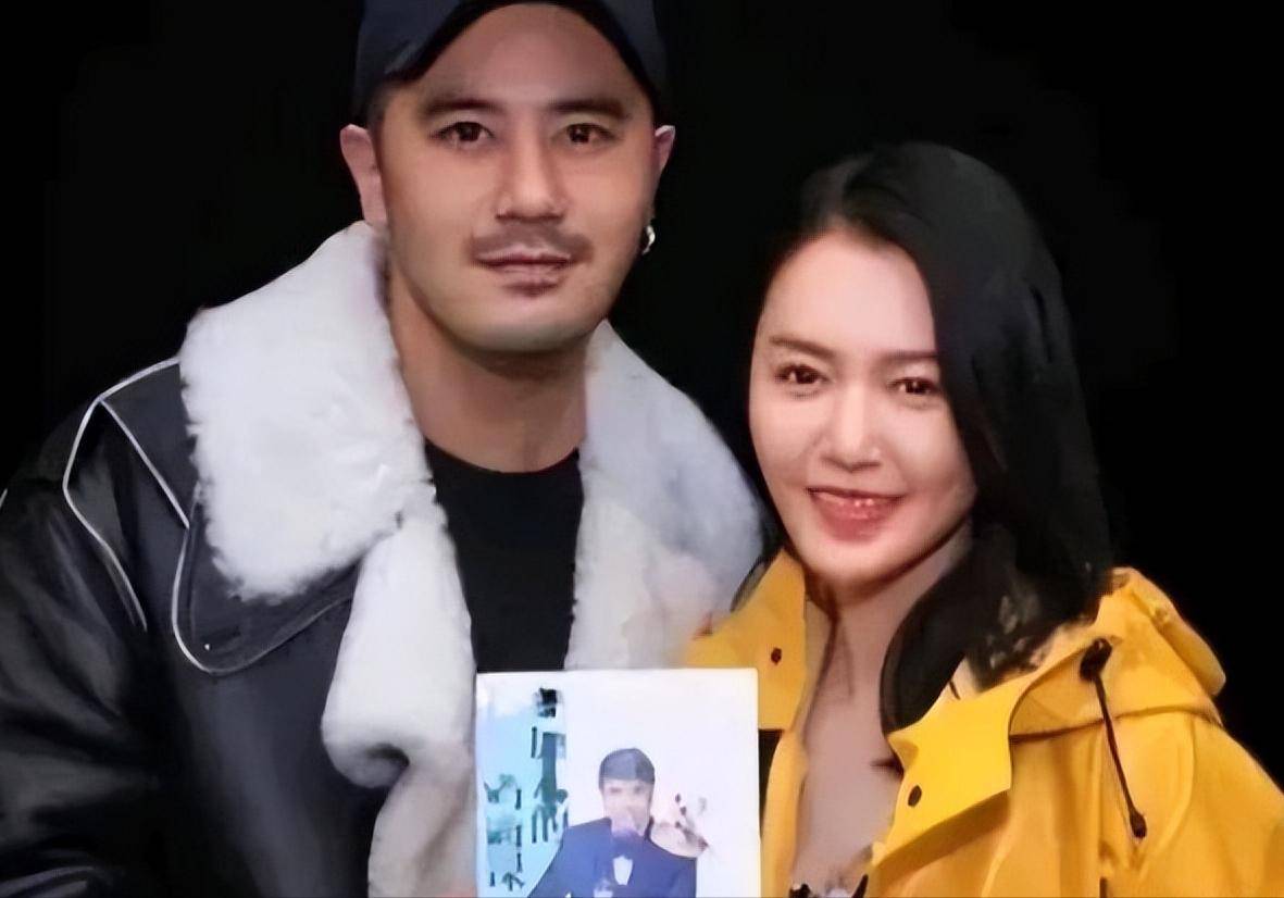 两人因为合作音乐剧而结缘,谭维维对张博的冷漠性格反而产生了兴趣.