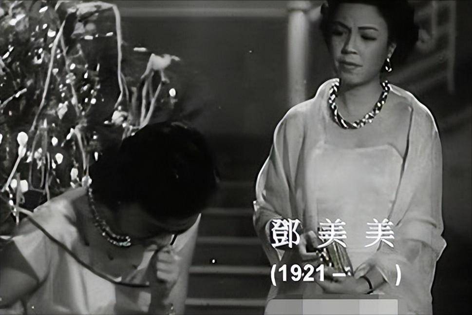 没有爱情,87岁住37平老破小,为何成"最美女神"_余慕莲_邓美美_生活
