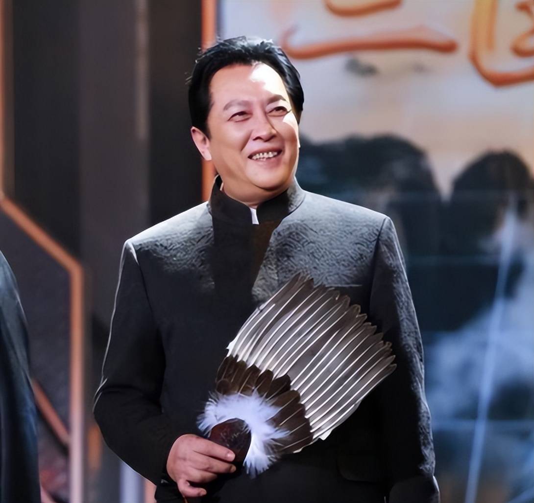 皇帝专业户唐国强抛妻弃女国内圈钱国外花被利益蒙蔽了双眼