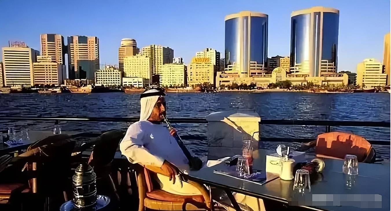 白天做有钱富太太,晚上却度日如年