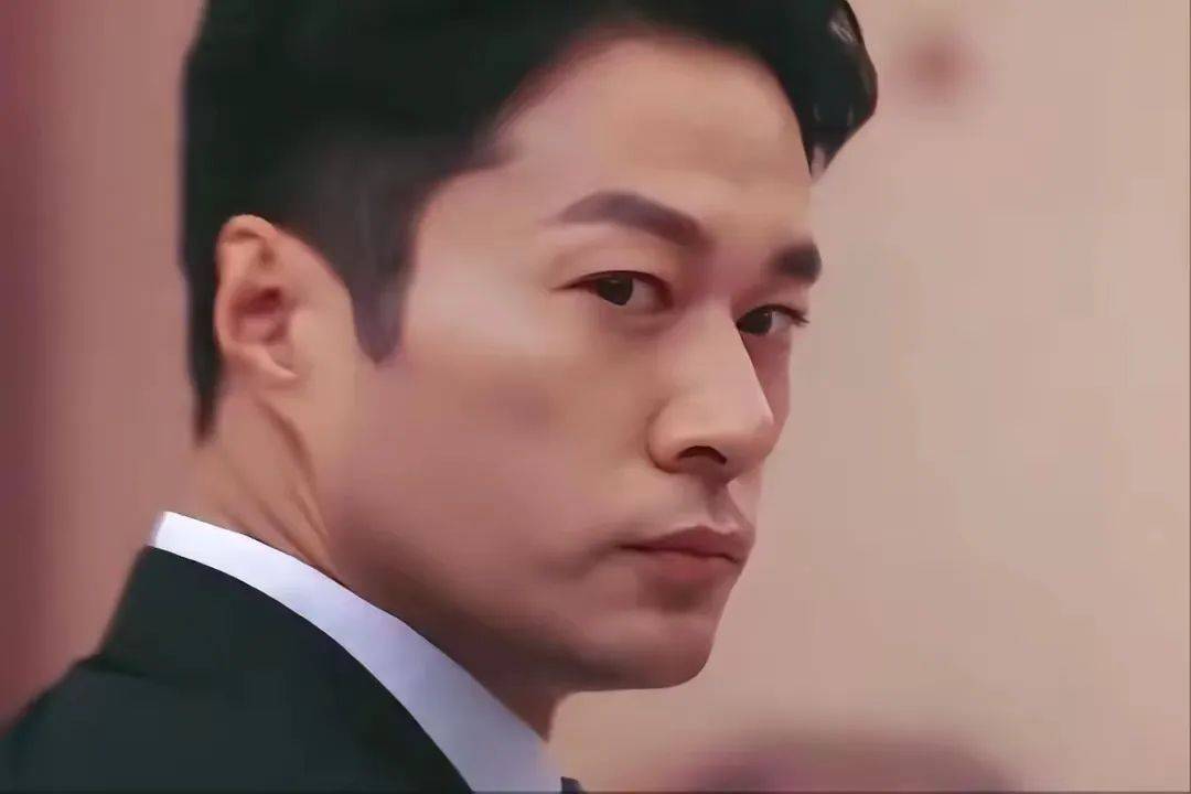 谭凯:长相帅气演技好,52岁仍未婚,与老母相依为命_母亲_工作_外公