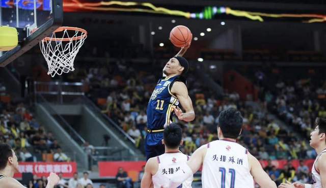 回归！贝兹利冲击NBA失败重返广东，杜锋手握3外援，球迷齐声叫好
