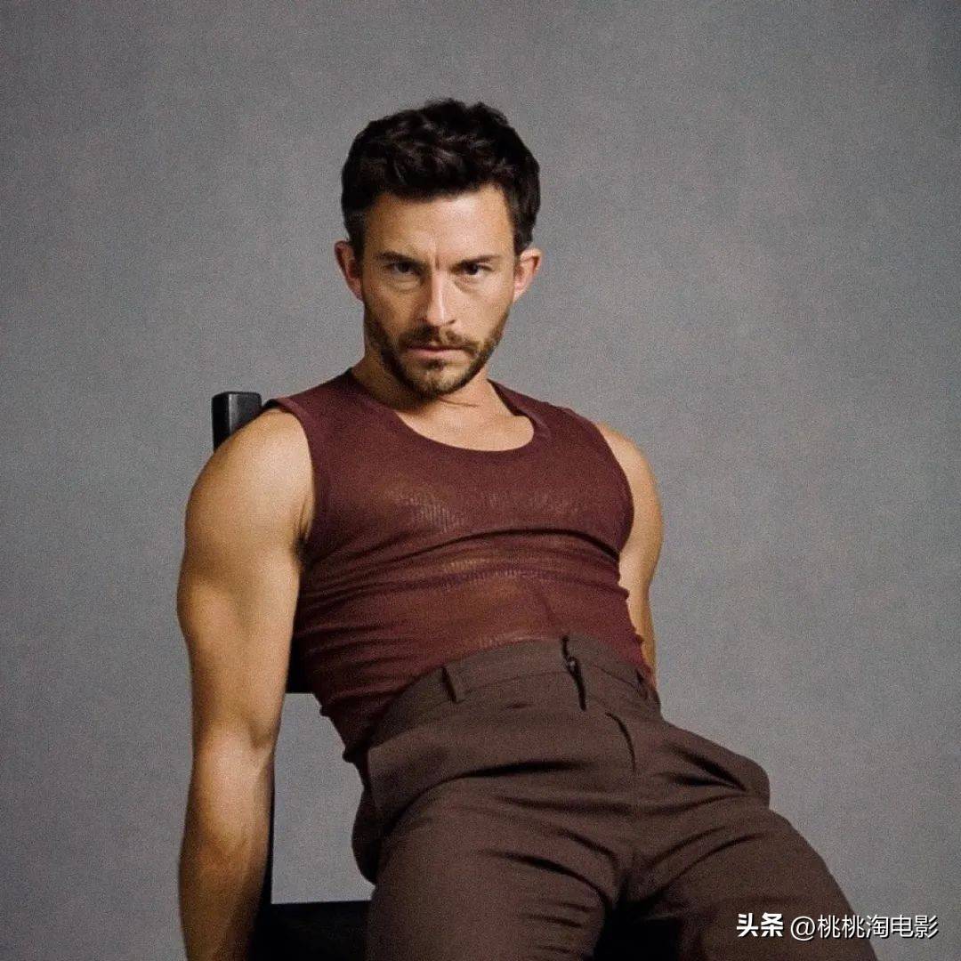 这一年乔纳森不仅上了《名利场》封面,还进了《人物》杂志的"性感男士