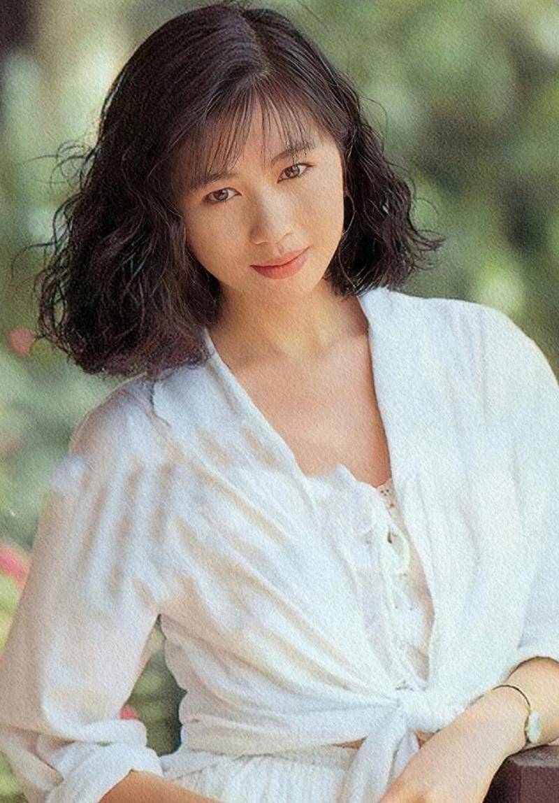 杨宝玲:一婚遇渣男名声尽毁,二嫁富豪被抛弃,三婚嫁初恋获幸福