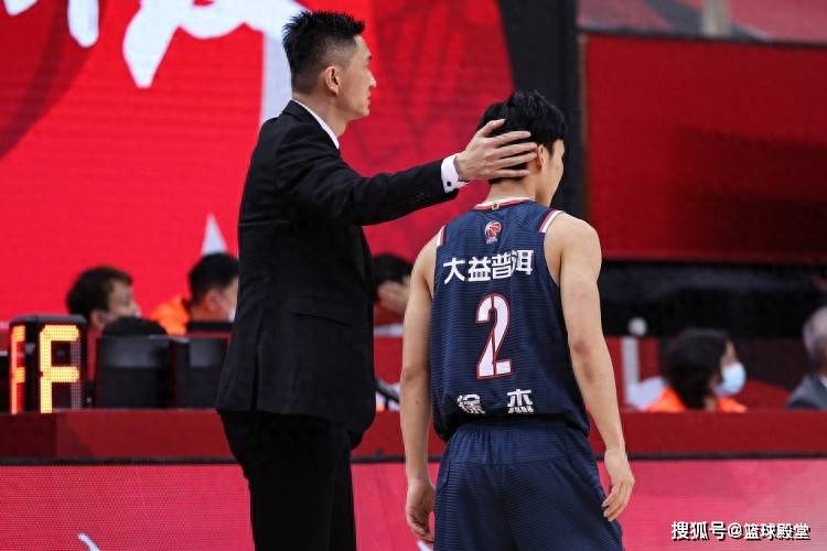 浙江2人打爆广东！把控篮板与防守，广东4外缺陷大，靠徐杰没前途