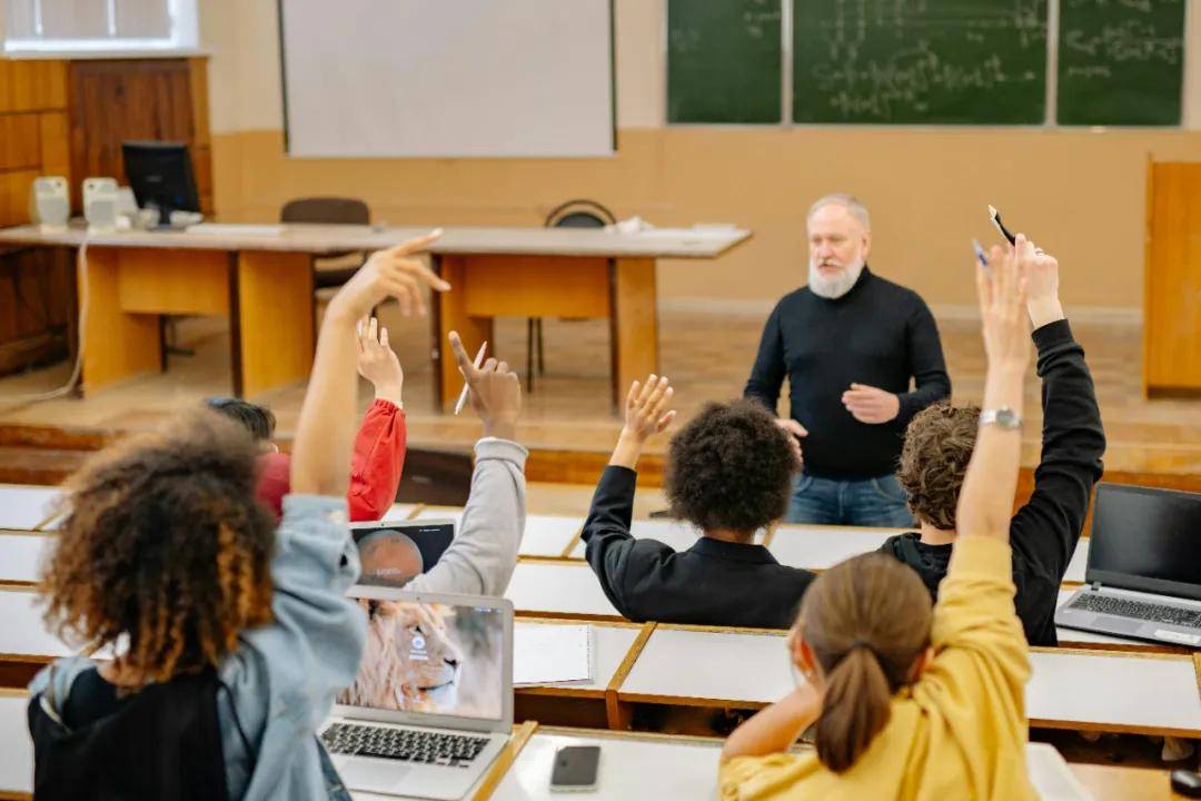 美国大学教授揭开中国留学生光鲜下的挣扎