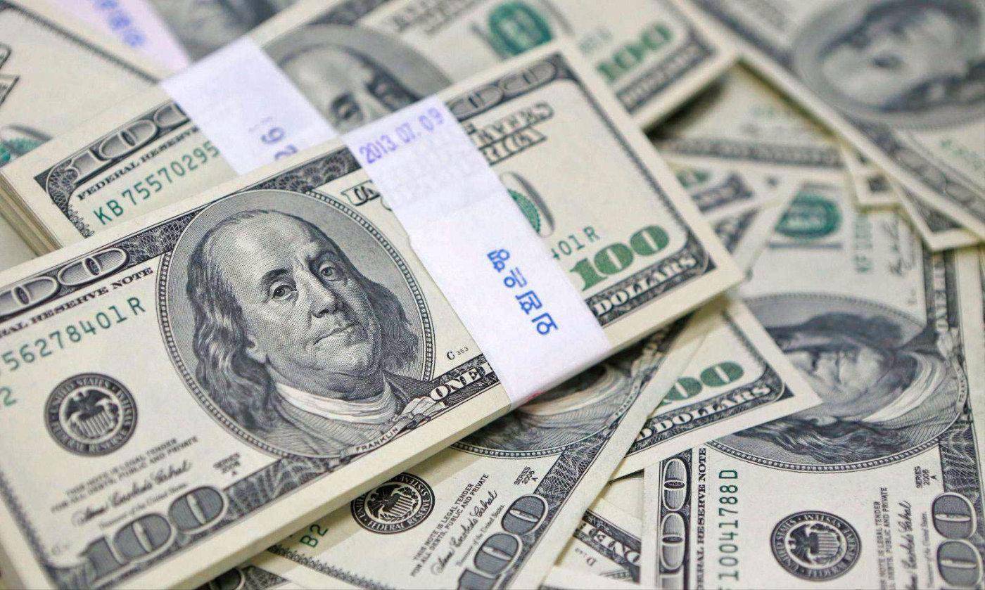 美国为何疯狂印钱？一年印2万亿美金，就不怕通货膨胀？_搜狐网