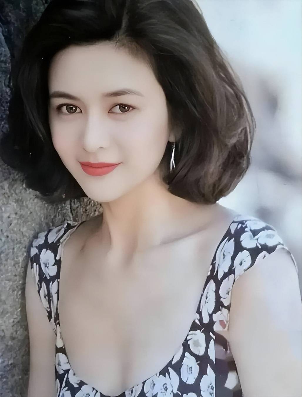 红了30 年身价过亿,62 岁无夫无子拼命工作,她到底在追求什么_关之琳