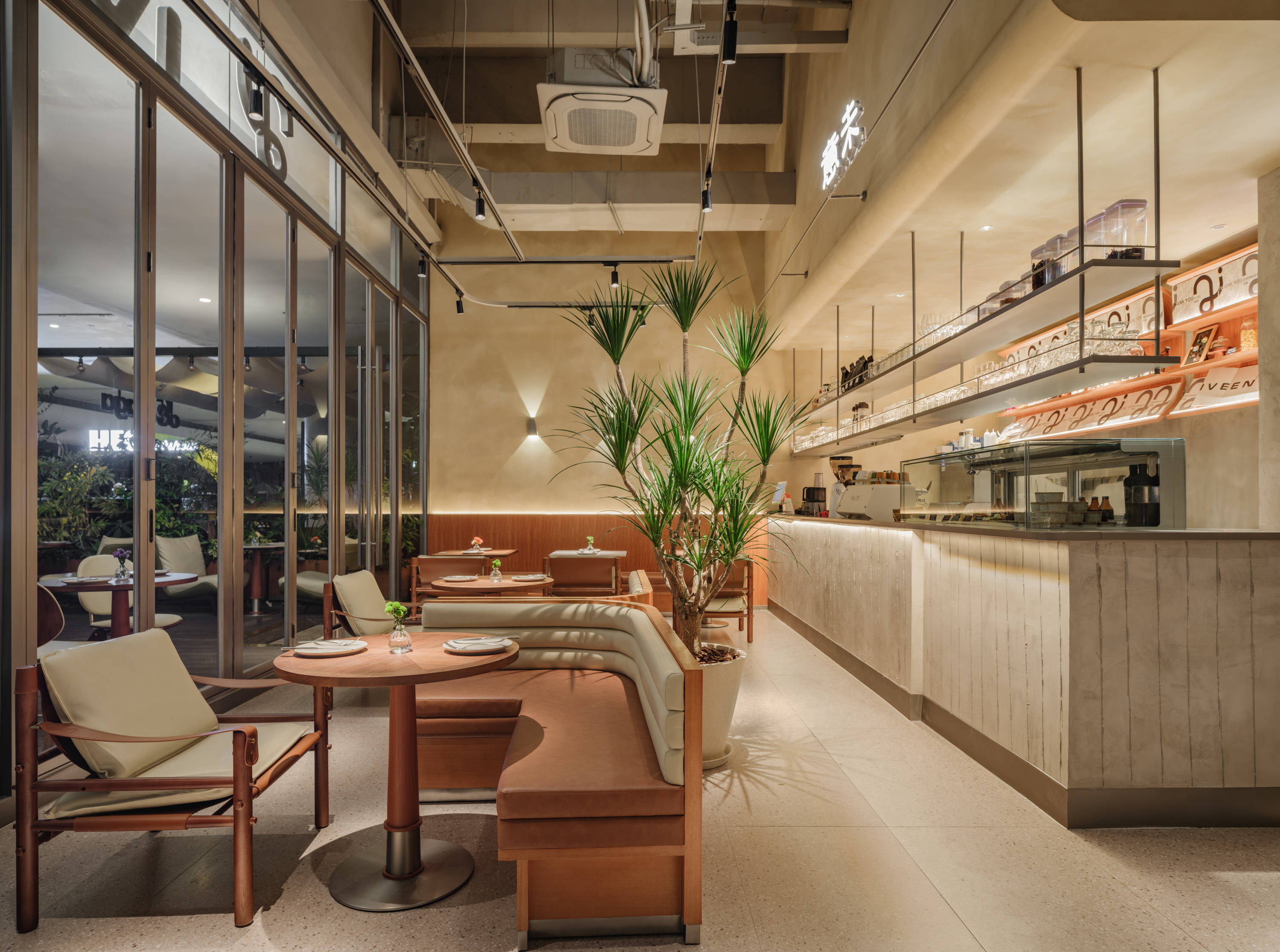 意未iveen·深圳梅林卓悦汇店·轻食·轻野·轻奢