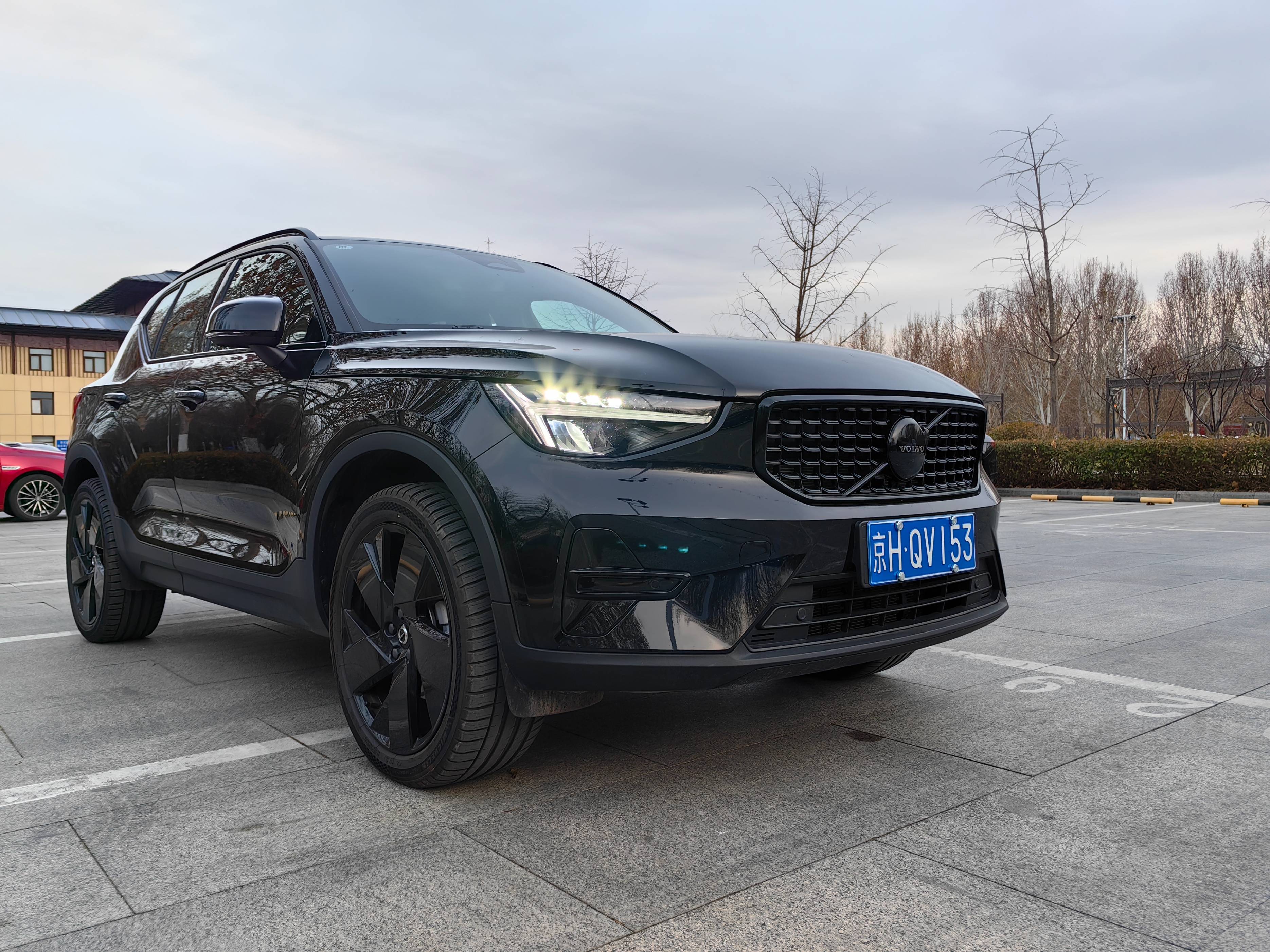 都市入门级炫酷suv 沃尔沃xc40极夜黑版让年轻人全域撒野