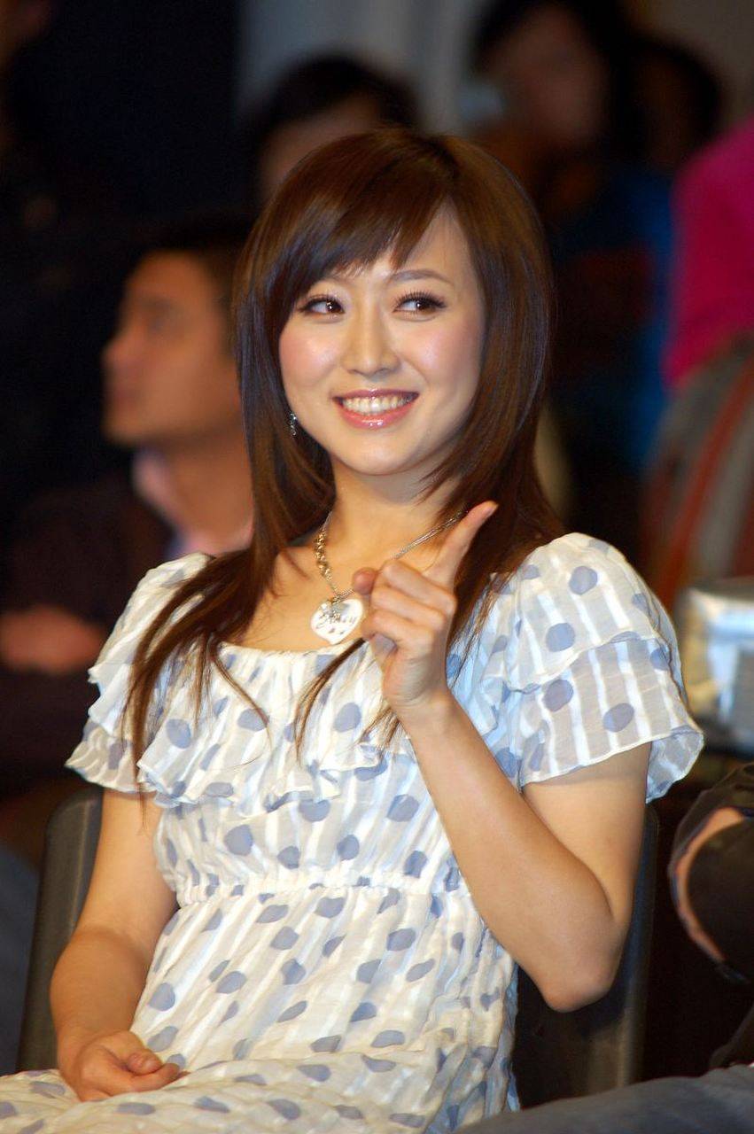 潘长江女儿潘阳:嫁10亿富豪,结婚10年,却为何一直带儿子住娘家