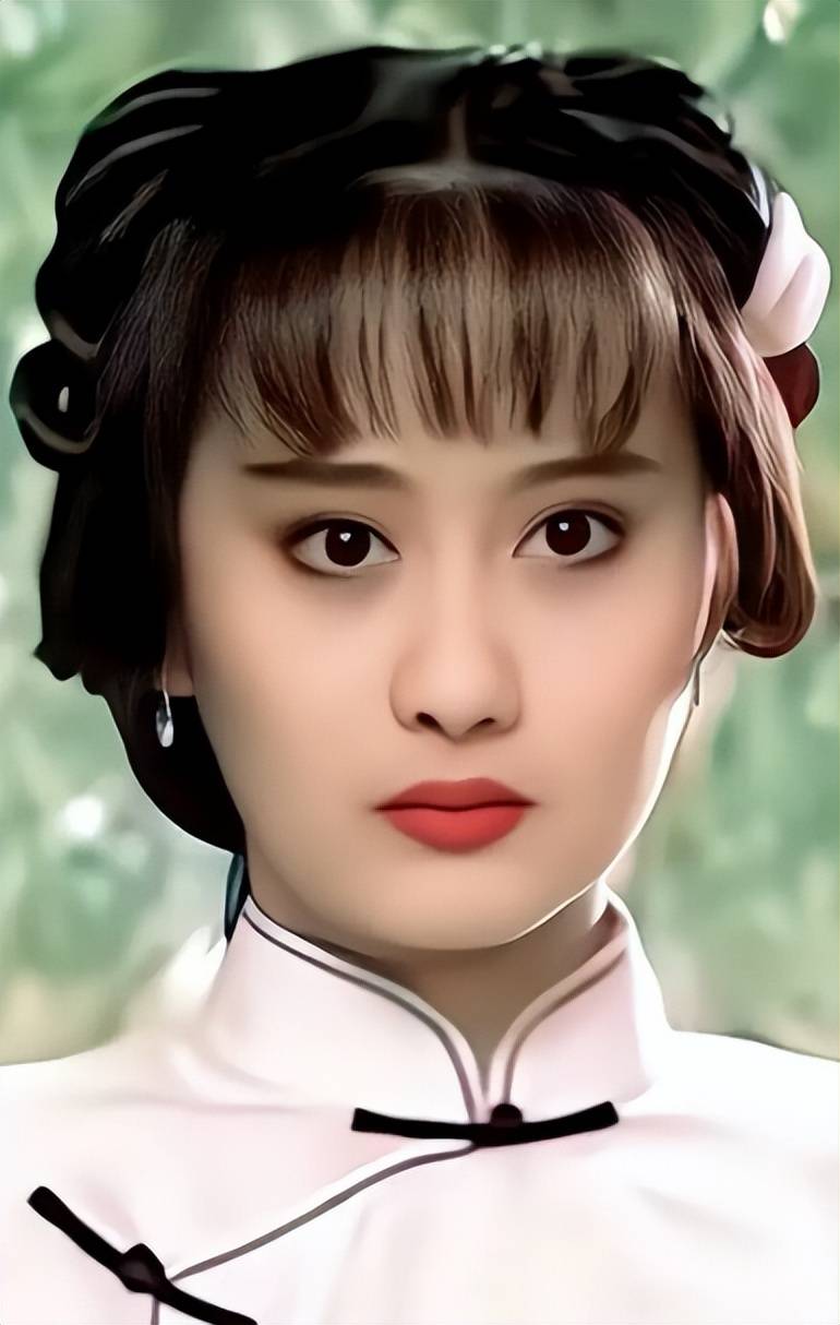 陈德容,香港女富豪叶蕴仪,袁洁莹等人曾是他的女朋友,郭富城的前任