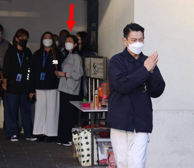 12岁刘向蕙带同学看刘德华巡演,回眸一刻清纯甜美,太像朱丽蒨_演出_舞台_父亲