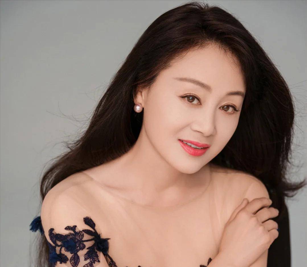 演员王姬为智力有障碍的儿子倾尽了一生,可女儿也走了她同样的路