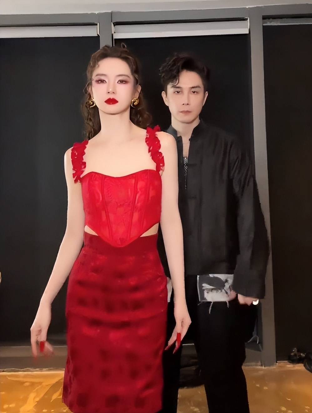 大张伟的综艺天赋更是令人瞩目,他的才华和独树一帜的表演风格在业界