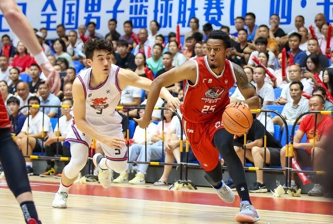 广东试训1米97前锋，辽宁新援抵达！上海报价尼克斯，郭艾伦复出