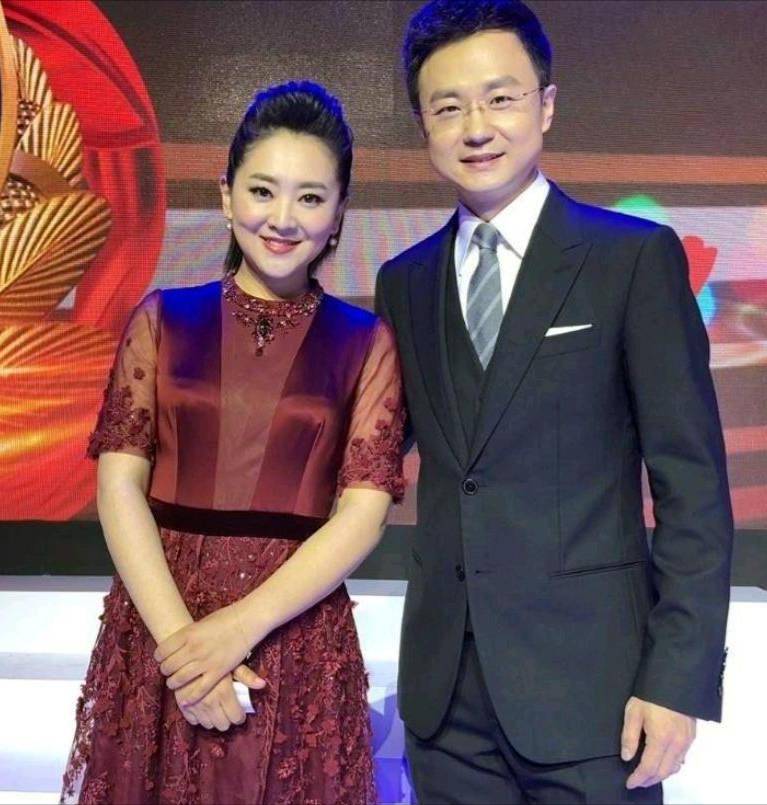 春妮蒋虎离婚16年,她嫁给刚强生一子生活幸福,他54岁仍单身无孩