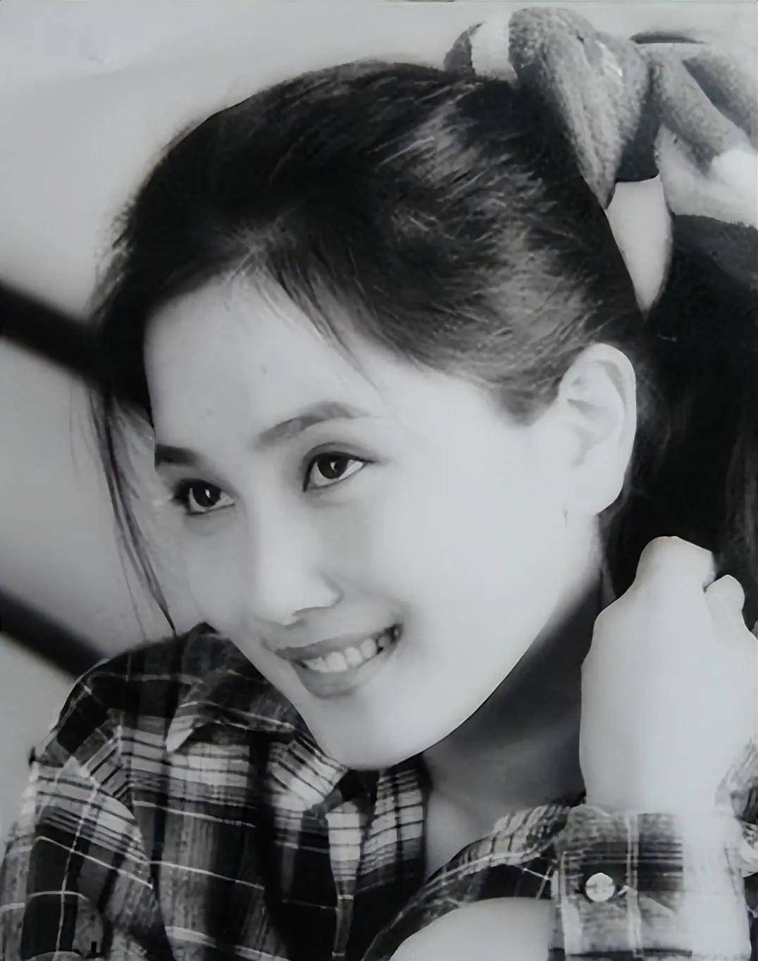 原创演员潘雨辰与侯勇离婚后和女儿相依为命46岁不接触婚姻