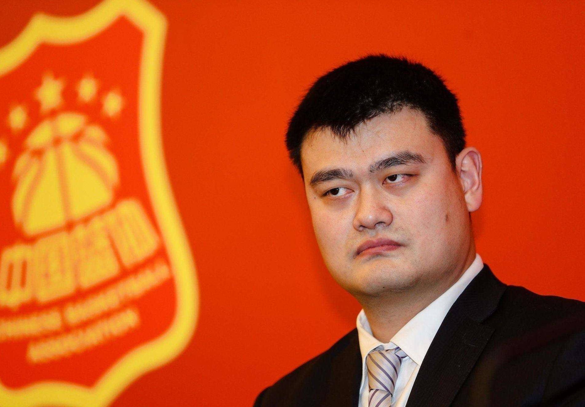 "爱国记者"质问姚明,你女儿怎么是美国国籍?姚明回答让他哑口无言