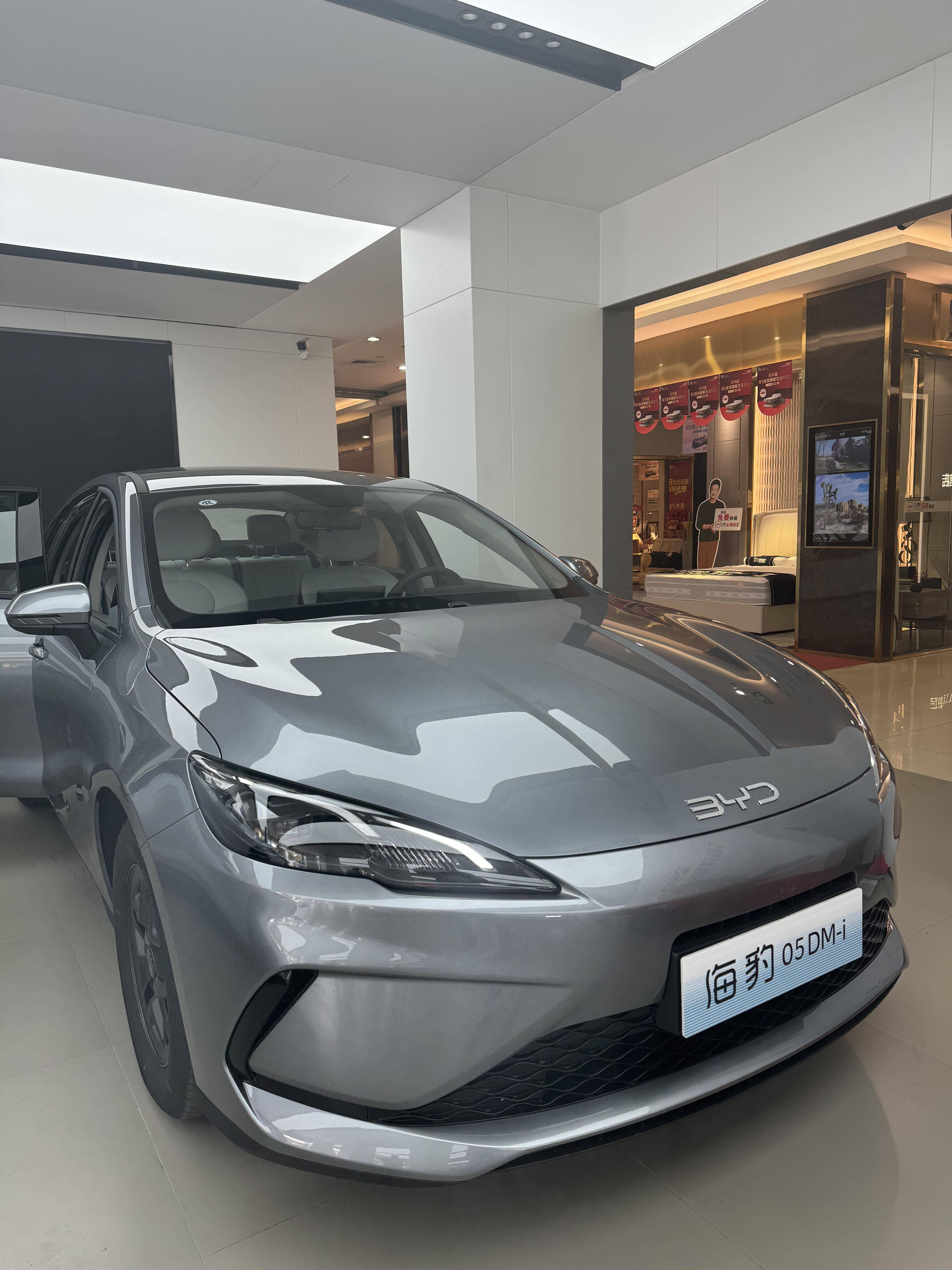 i实车到店长近4米8+第五代dm续航超2000km