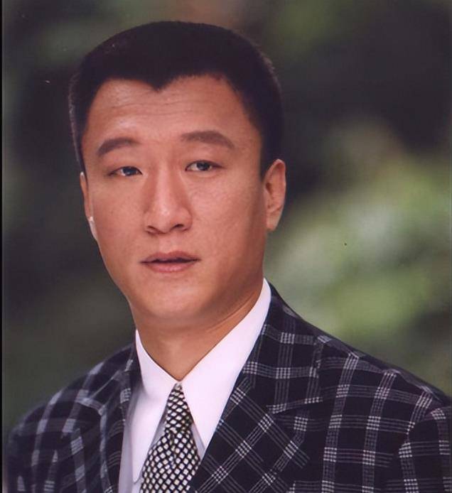 孙红雷与丁嘉丽分手22年:他娶海归美女喜当爹,她愧对女儿仍单身