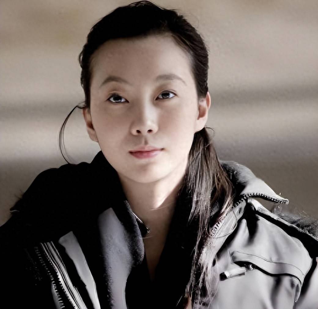 刘岩:爱上郎昆挤走原配,上位仅1个月终身瘫痪,意外还是报应?