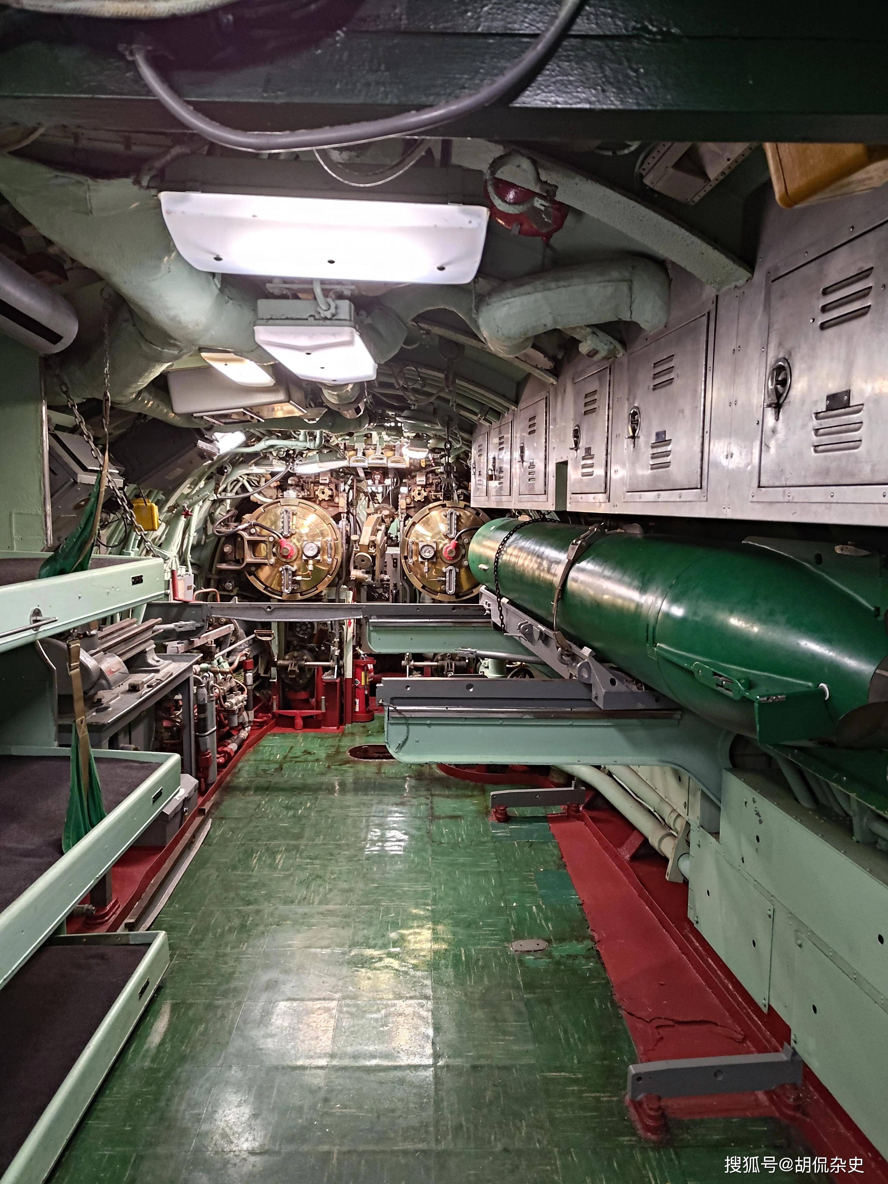 冷战时期的核威慑先锋咆哮者号是美国第一批导弹潜艇之一,标志着潜艇