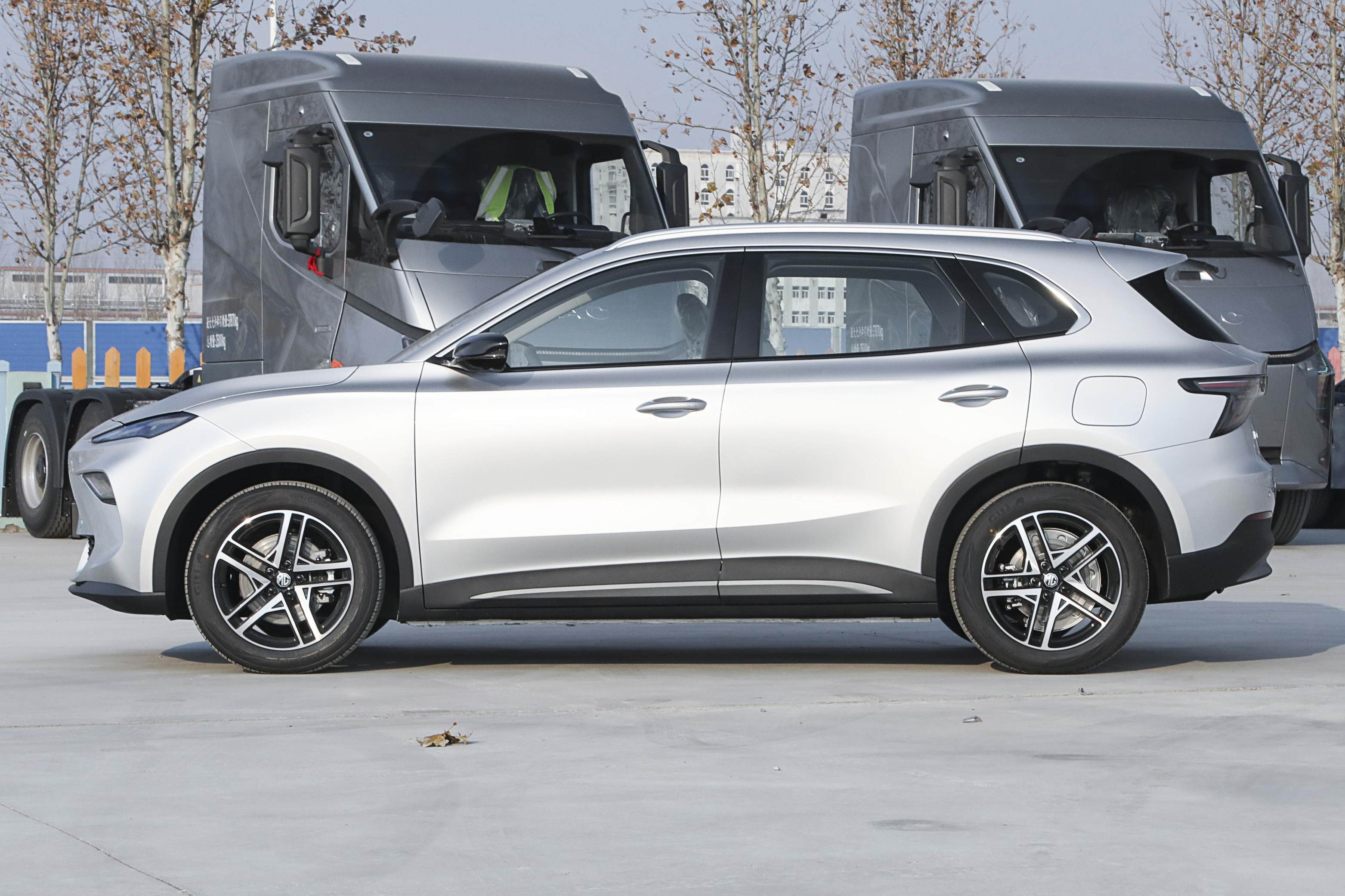上汽最新suv(上汽最新小型电动汽车)