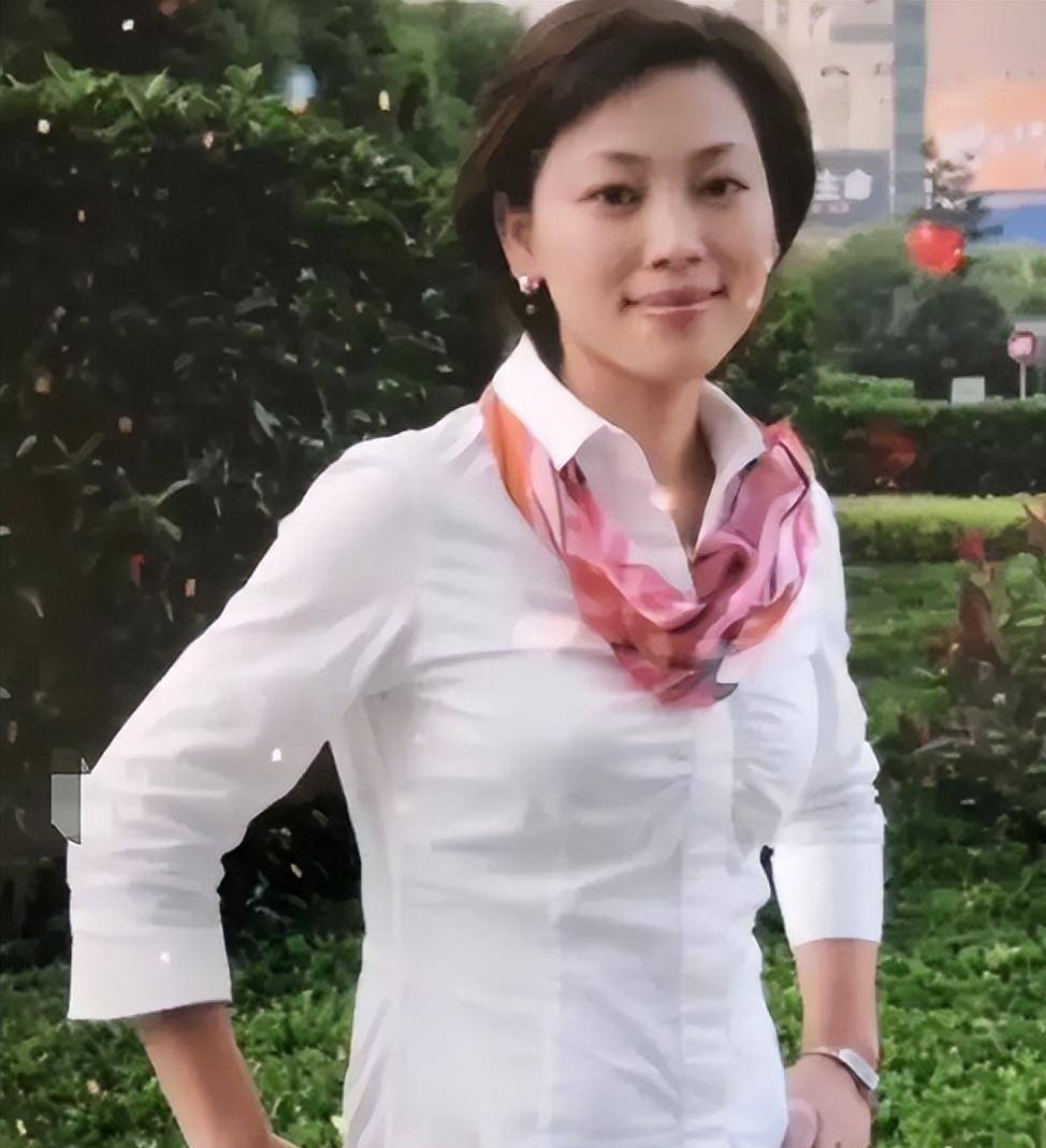 主持人劳春燕老公多大岁了(中央电视台主持人劳春燕多大岁数)