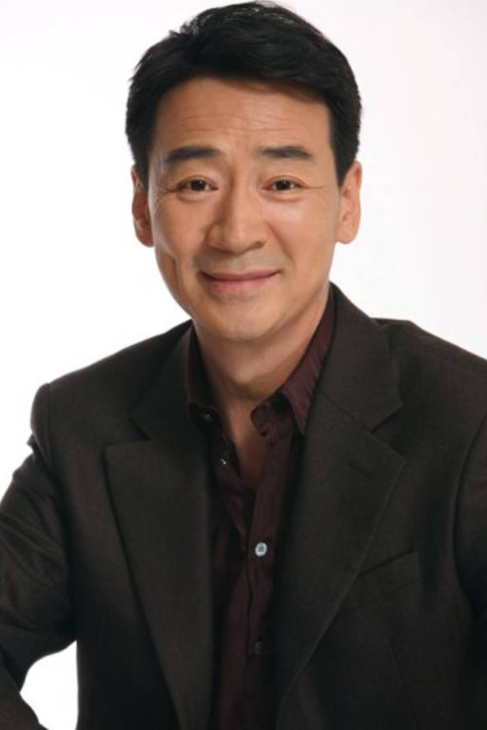 69岁寇振海现状:白发老态,儿子上高中,妻子风韵犹存