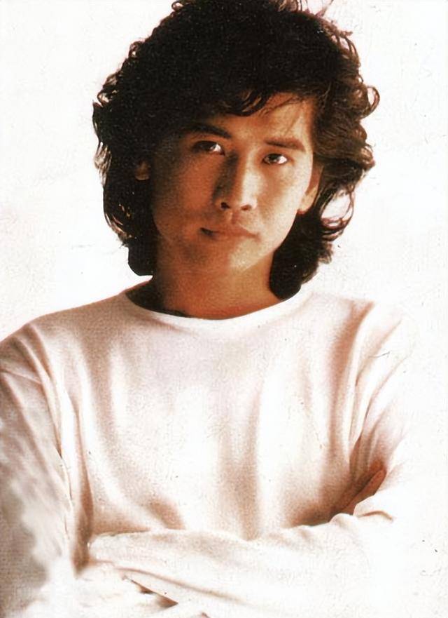 烟酒均沾,老的看不出性别,65岁的齐秦,为何现在连费玉清都不如