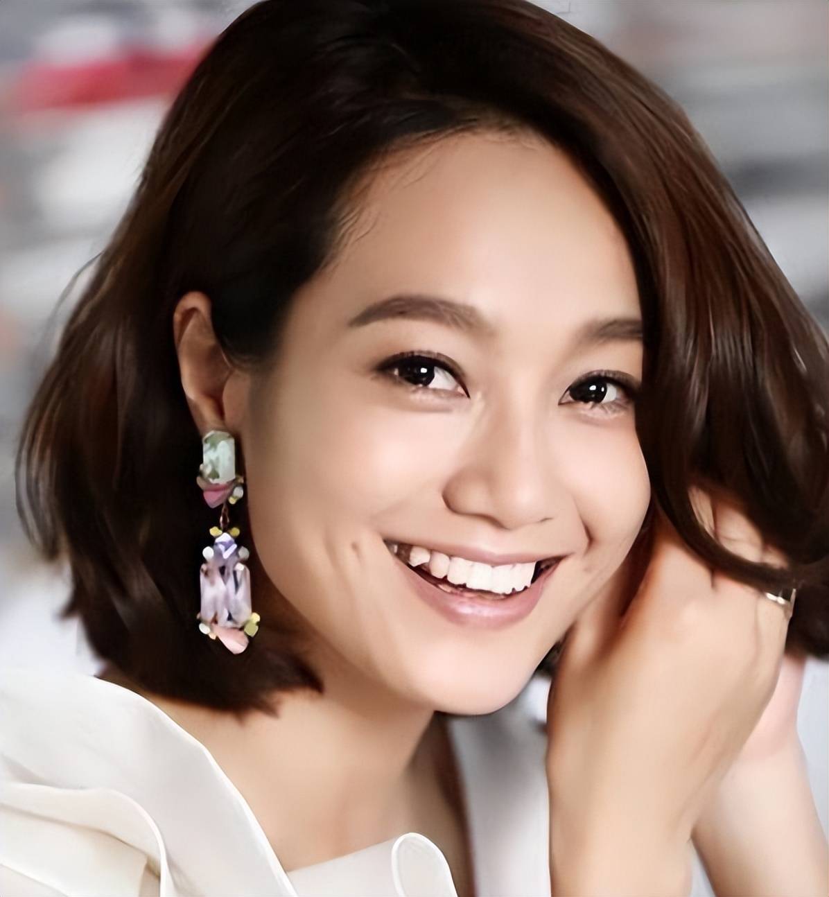 朱丹:一段失败的婚姻,二婚姐弟恋嫁给周一围,卑微的婚姻也幸福