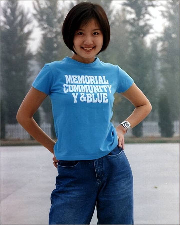 "玻璃美人"蒋小涵:嫁圈外老公 36岁大龄生子,如今怎么样了