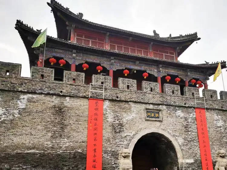 诗海拾贝：不同地域作者的诗意表达，赏诗：从腊月廿五到登古城的诗意之旅