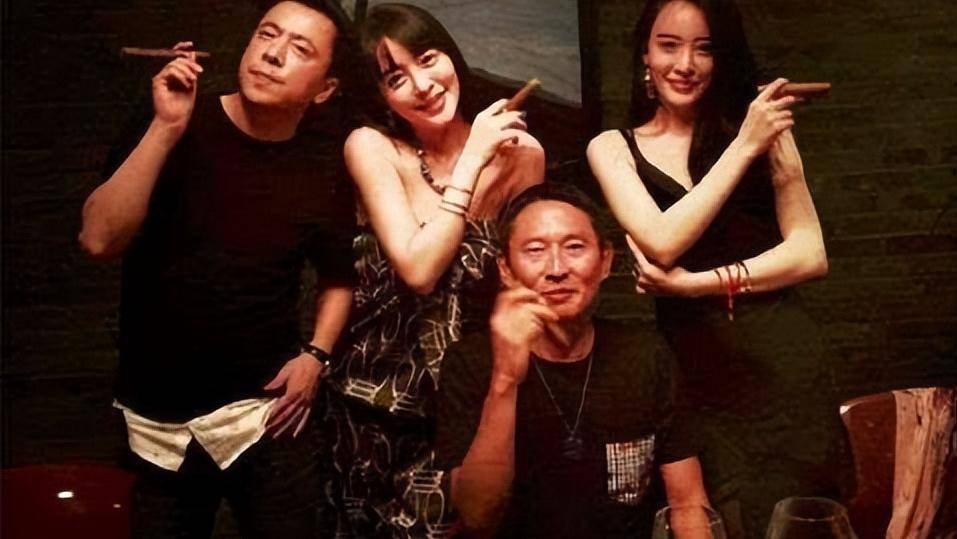 知名導(dǎo)演因“性丑聞”判4年后假釋，曾受影響的不止張鈞甯任賢齊