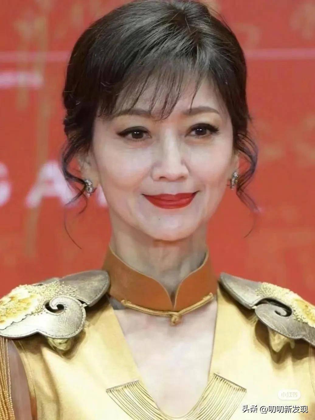 不惧皱纹和白发在优雅自然中老去的10位女星她们真的好美