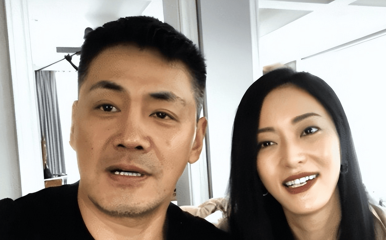 儿子像妈,女儿像爸,小12岁妻子带邵兵走出低谷,龙凤胎很争气