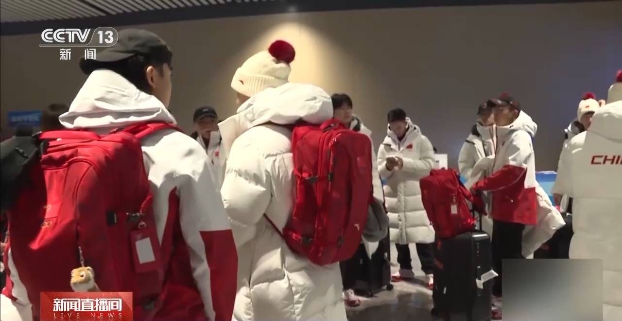 中国男子冰球队抵哈，亚冬会力争突破，亚冬会筹备：中国男冰队到哈，外国代表团也来了