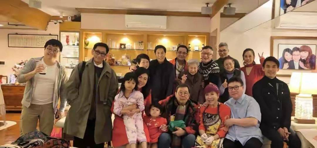 陈松伶：回港过年引发的热议与往昔辉煌 陈松伶回港过年照片背后：娱乐圈的人情冷暖