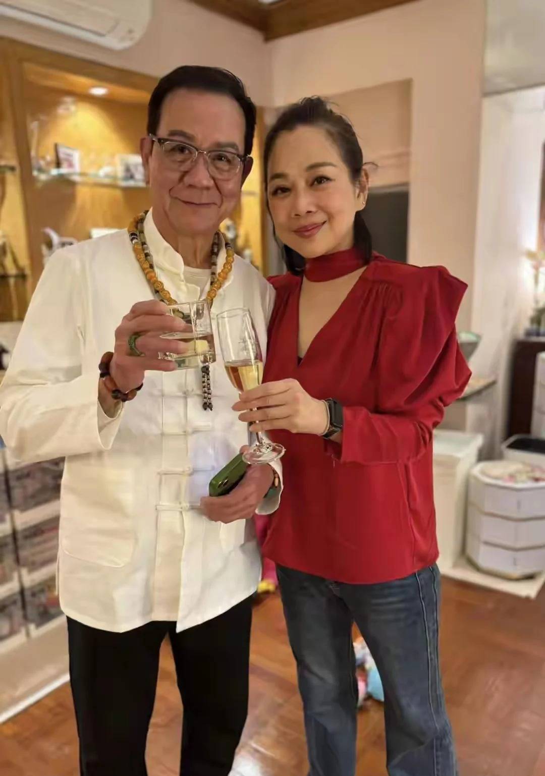 陈松伶：回港过年引发的热议与往昔辉煌 陈松伶回港过年照片背后：娱乐圈的人情冷暖
