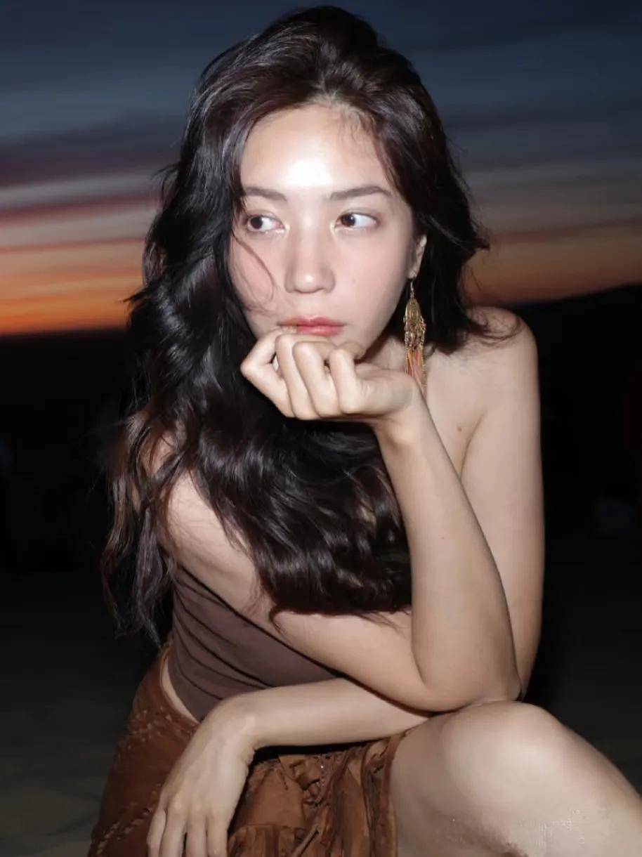 夏若妍:从青涩新人到荧屏女神的华丽蜕变之旅