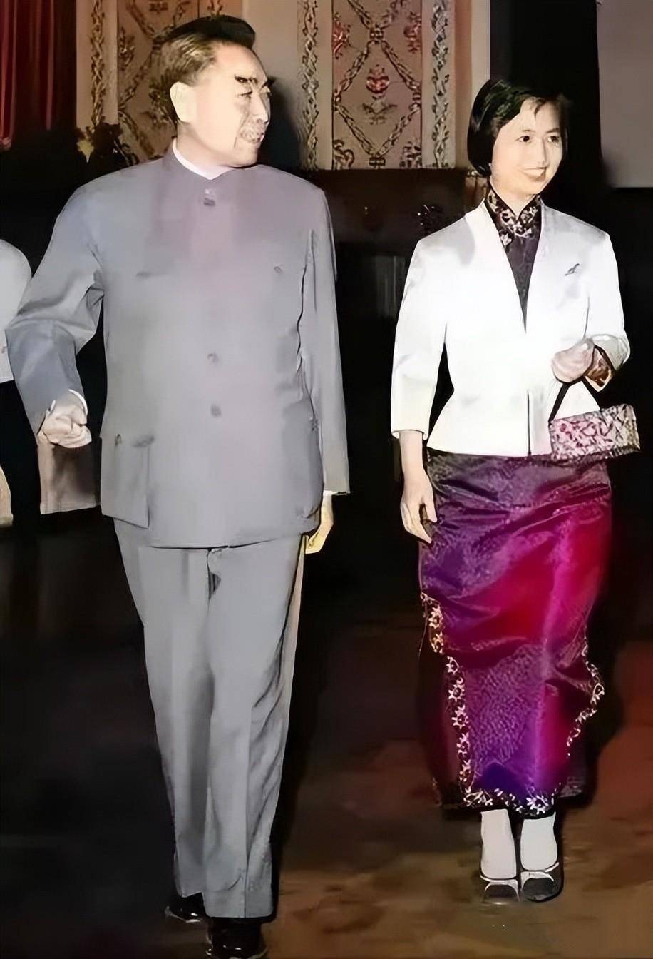 张茜有多美?63年她跟周总理合影,那年41岁,气质非凡,风韵犹存_陈毅_中国_女性