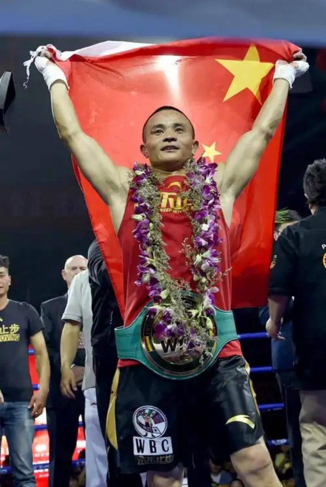 中国职业拳击进入超白金时代!张君龙张志磊携手征战,演绎龙虎斗