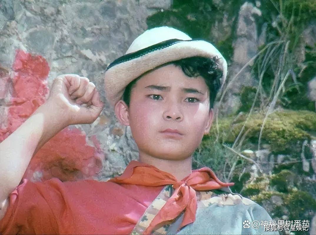 制片人在决定拍摄《闪闪的红星》这部影片时,对主人公潘冬子的演员