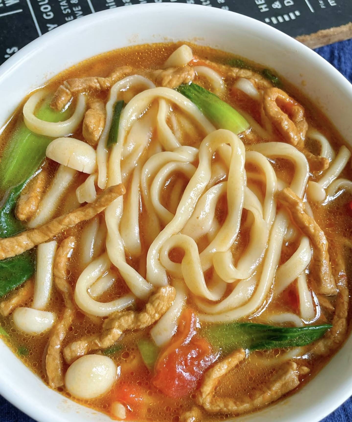 馋哭了!在家轻松做的番茄肉丝面,一口爱上