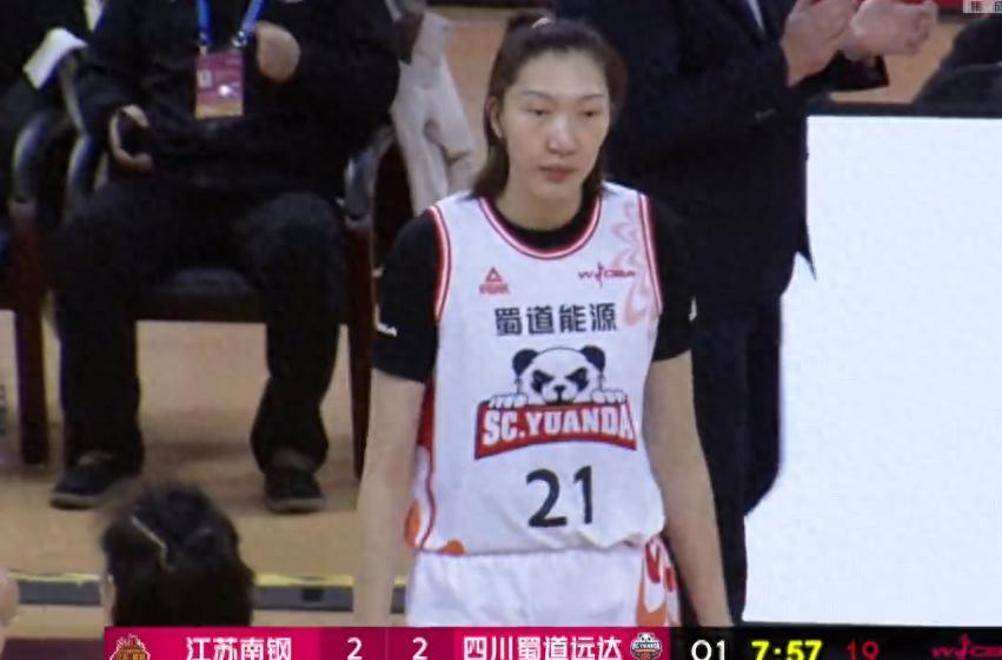 WCBA焦点战：四川女篮90-73大胜江苏，韩旭20+9统治内线