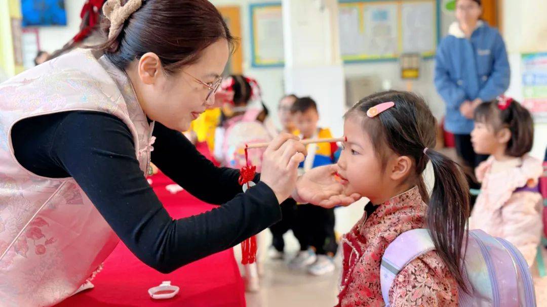 开学啦！望牛墩镇学校活动多彩，新学期启航 望牛墩镇各学校开学：充满仪式与希望的开端