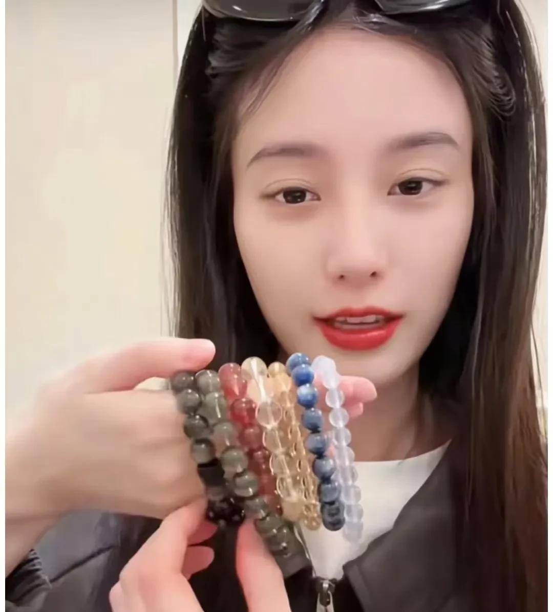 徐艺洋卖水晶被吐槽贵,60块批发三千元卖光,为爱发电成了割韭菜