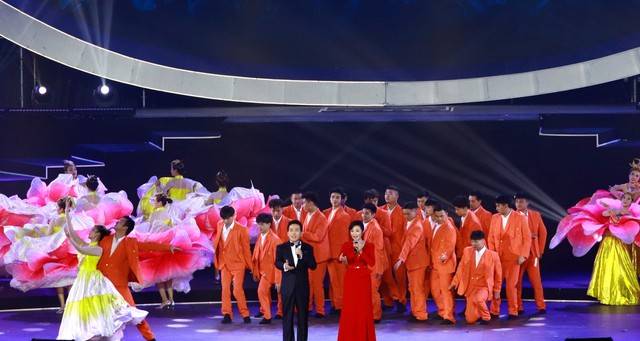 央视蛇年元宵晚会：主持人阵容稳定，节目呈现五大特点
